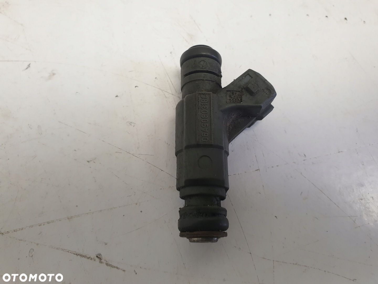 Audi A3 S3 8L 1.8 T WTRYSKIWACZ 06A906031BC - 7