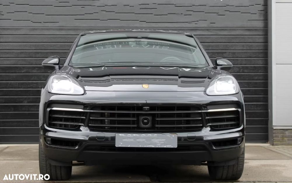 Porsche Cayenne - 1