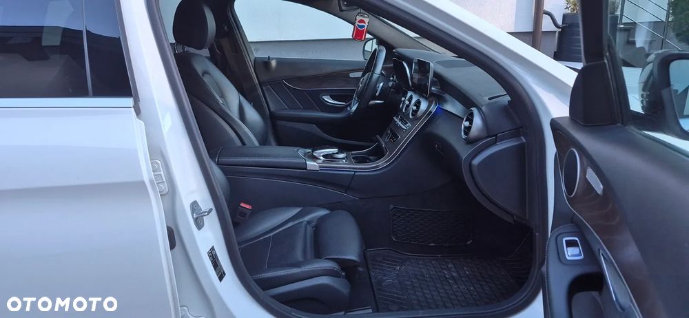 Mercedes-Benz Klasa C 300 9G-TRONIC - 16