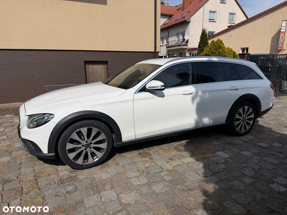 Mercedes-Benz Klasa E 220 d 4Matic All-Terrain 9G-TRONIC Exclusive - 2