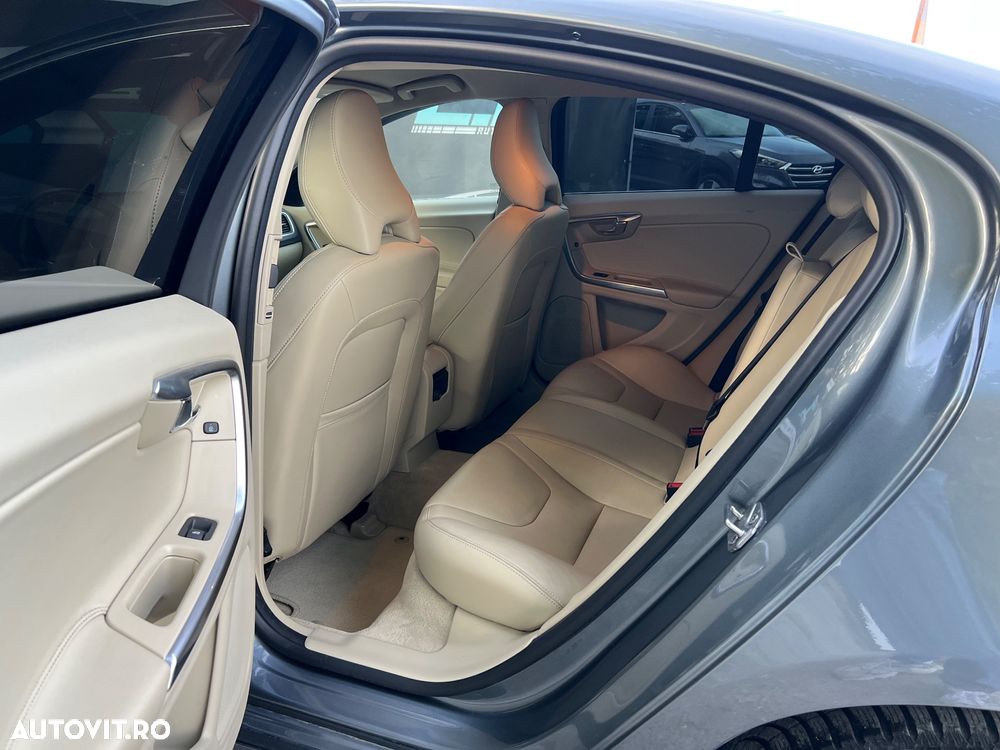 Volvo S60 D4 Geartronic Momentum - 20