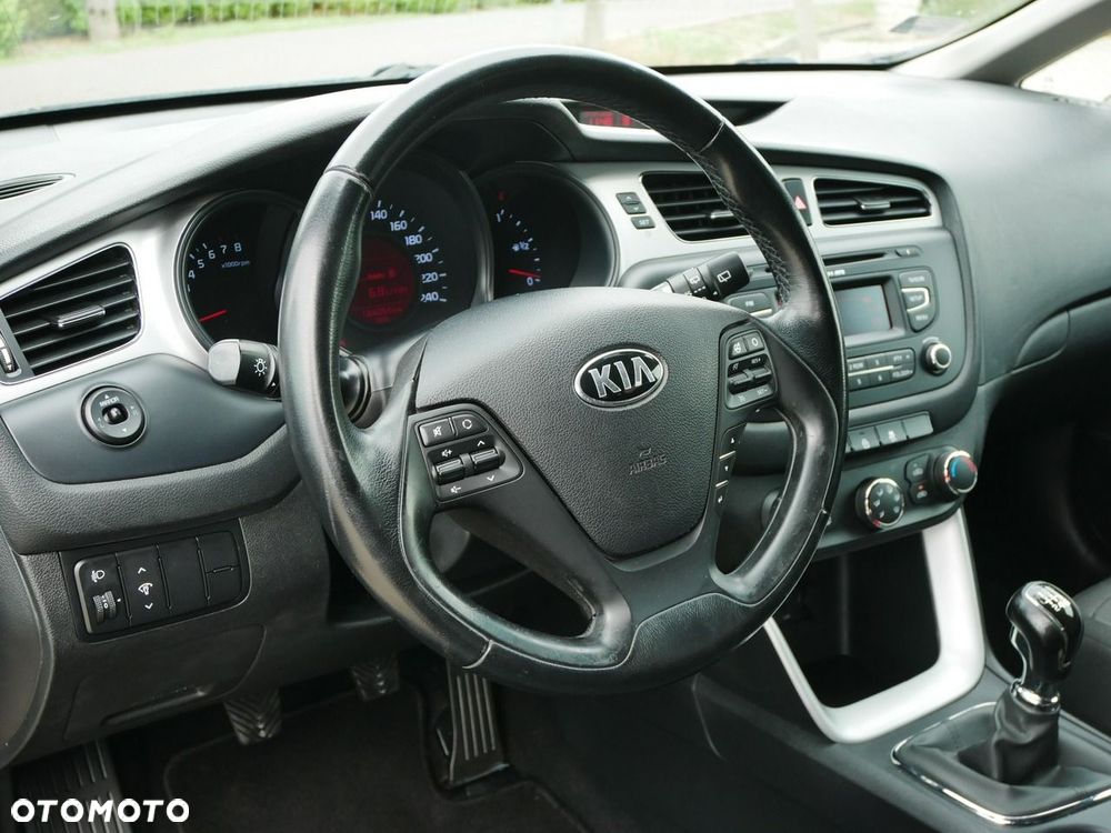 Kia Ceed - 16