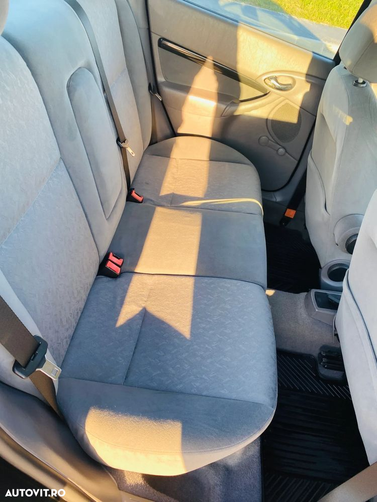 Ford Focus 1.6 16V Ghia - 15