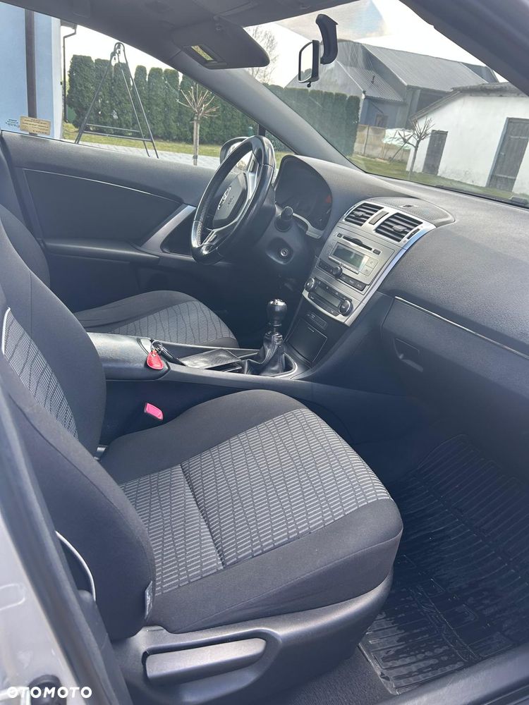 Toyota Avensis 1.8 Style - 6