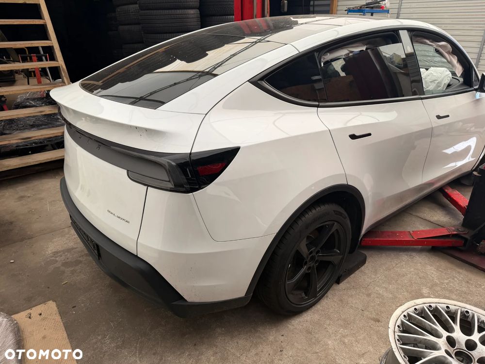 Tesla Model Y Long Range Dual Motor AWD - 10