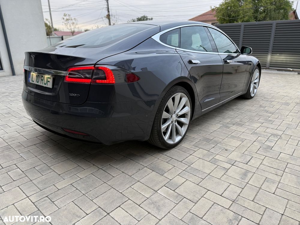 Tesla Model S - 6