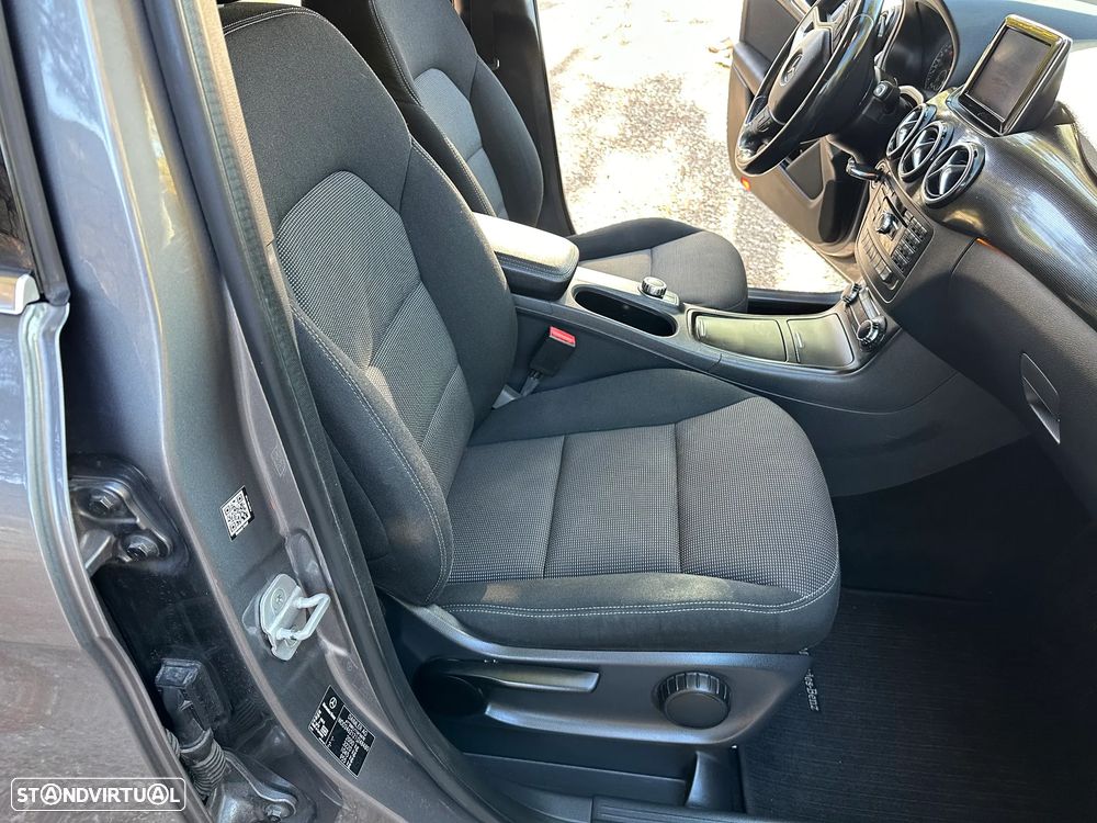 Mercedes-Benz B 180 - 18