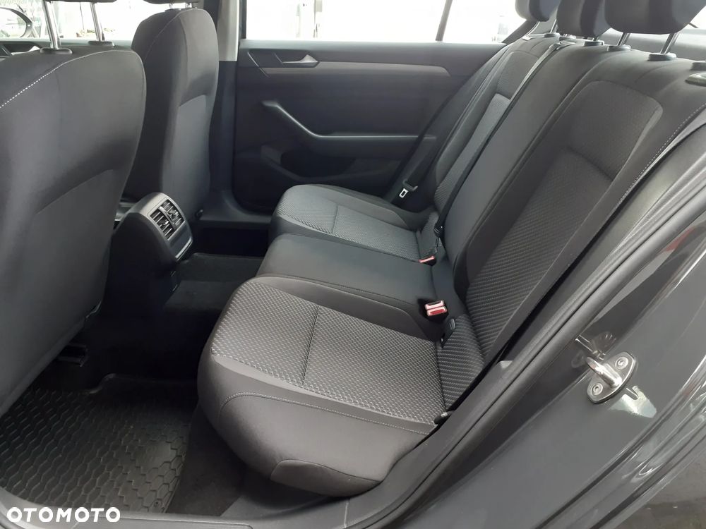 Volkswagen Passat - 23