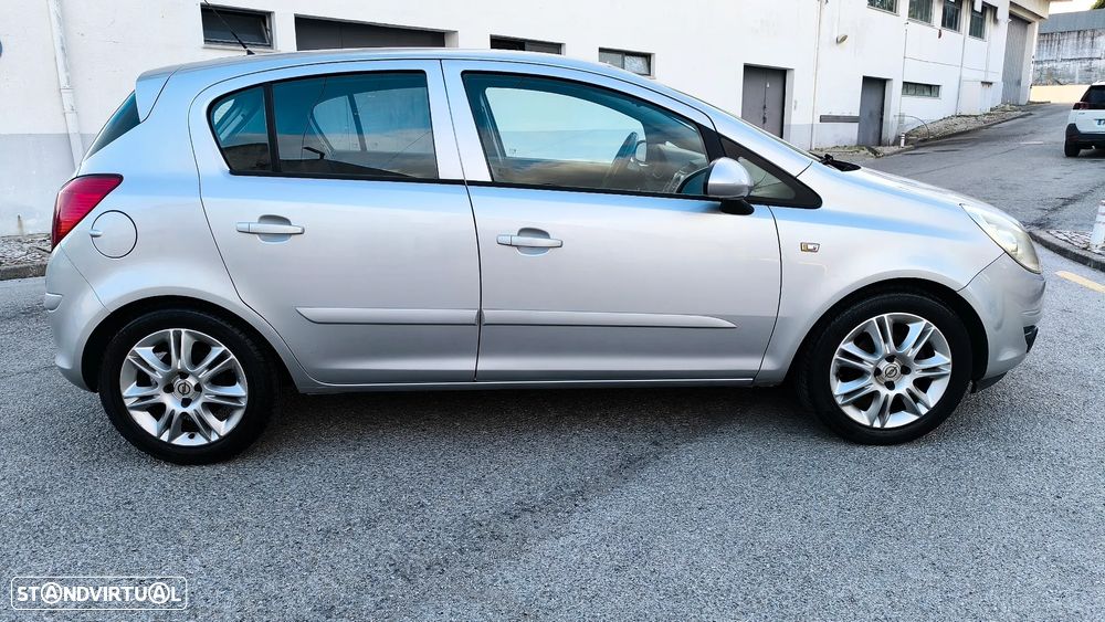 Opel Corsa 1.2 Cosmo - 23