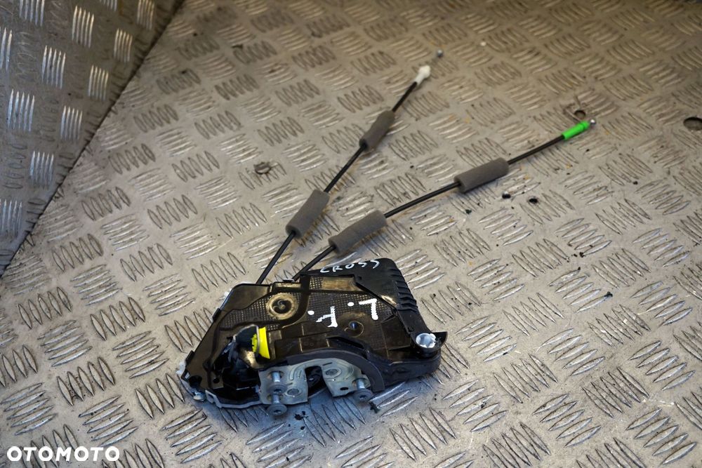 ZAMEK DRZWI LEWY PRZÓD YARIS CROSS 69040-K0041 TOYOTA 2020- - 1