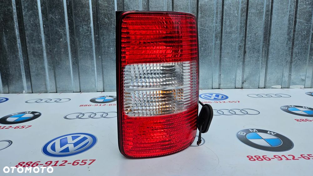 VW Caddy 2K III 3 LIFE 2003-2010 Lampa tył prawy Lampa tylna prawa z kostką 2K0945112A EUROPA ŁADAN KOMPLETNA - 2
