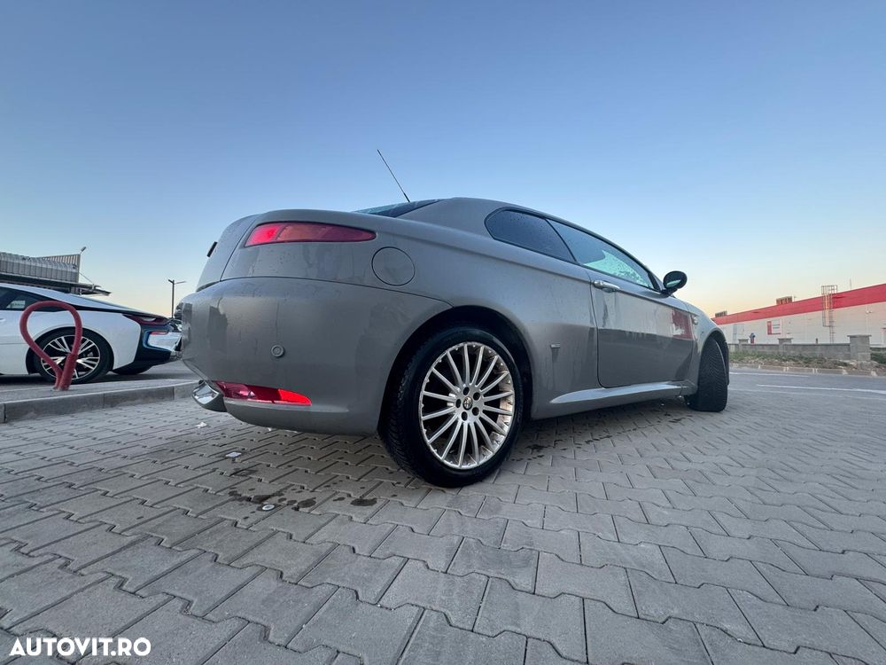 Alfa Romeo GT 1.9 Multijet Distinctive - 3