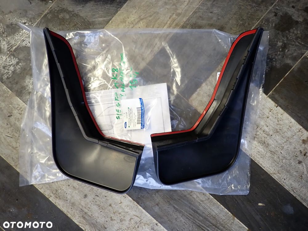 FORD FIESTA MK8 CHLAPACZE TYŁ AMH1BJ286A12AA - 2