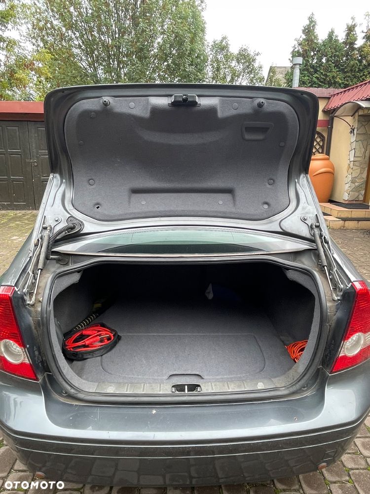 Volvo S40 2.4 - 12