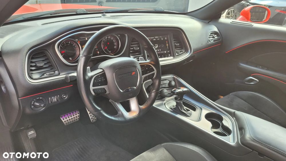 Dodge Challenger 6.4 Scat Pack - 11