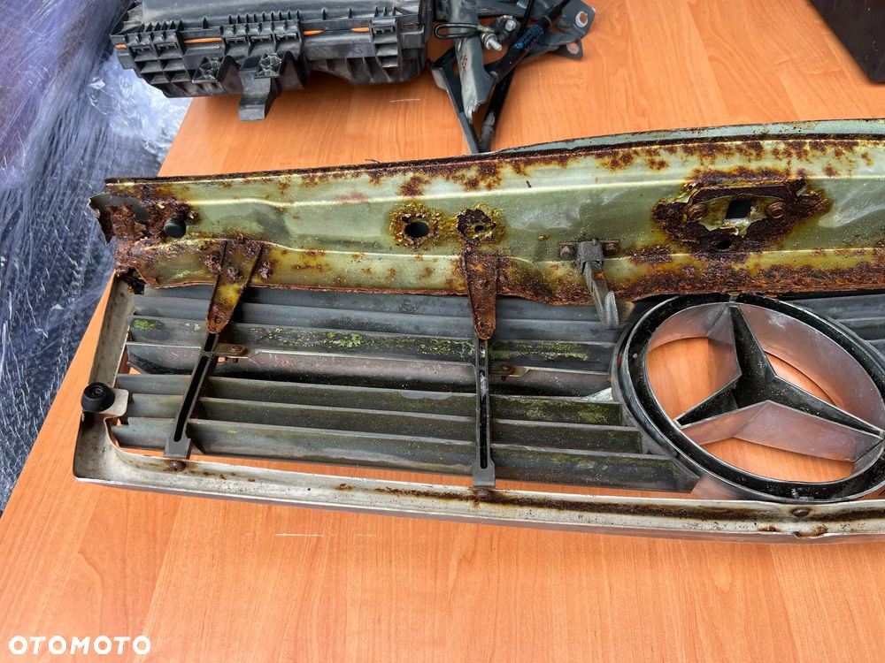 GRILL ATRAPA CHŁODNICY  MERCEDES SLC W107 C107 R107 - 10