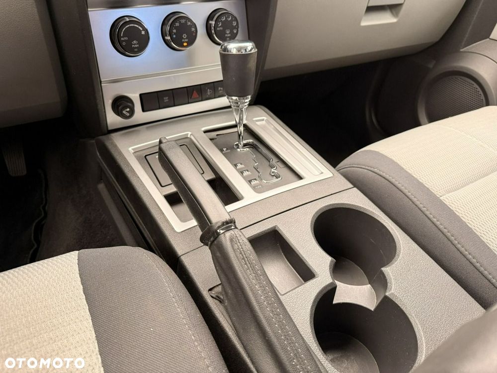 Dodge Nitro 2.8 CRD DPF Automatik SXT - 22