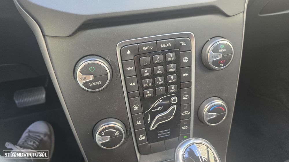 Volvo V40 2.0 D2 Momentum Geartronic - 26