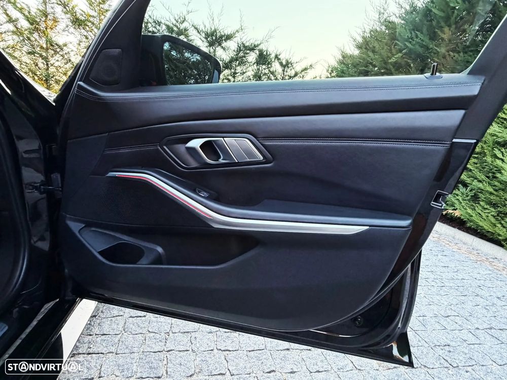 BMW M3 Competition M xDrive - 24