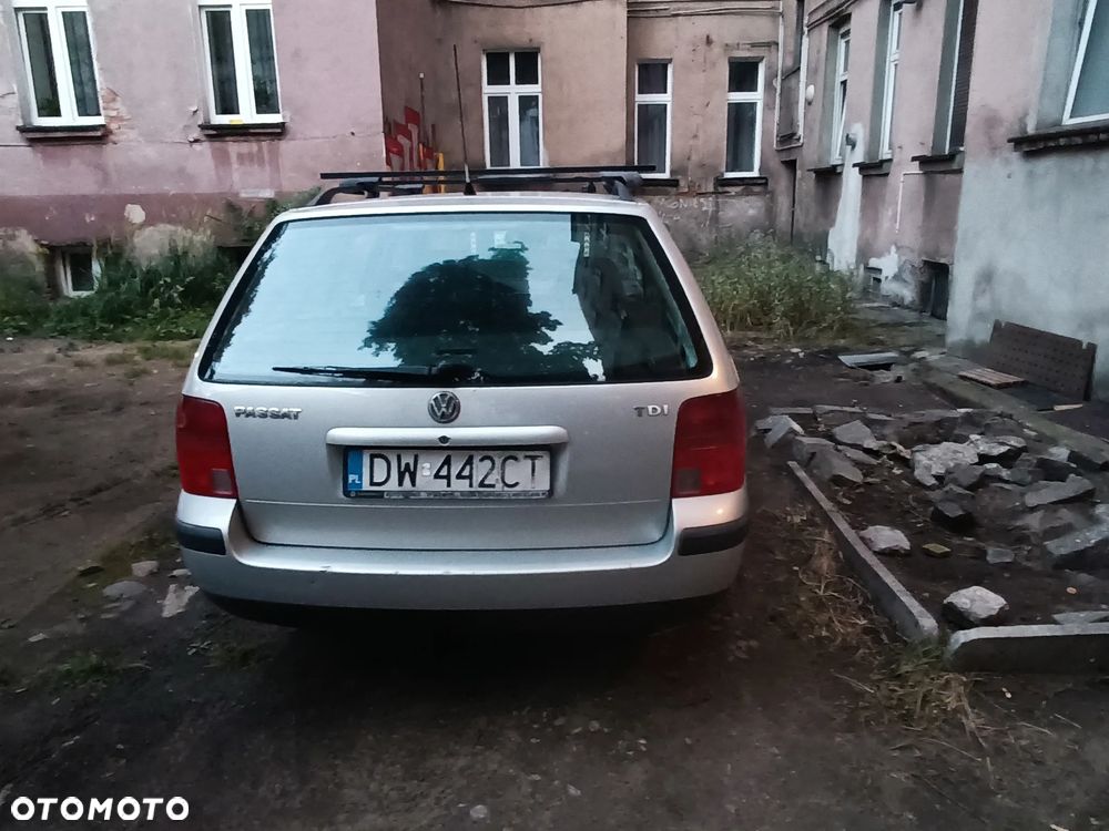 Volkswagen Passat 1.9 TDI Highline - 6
