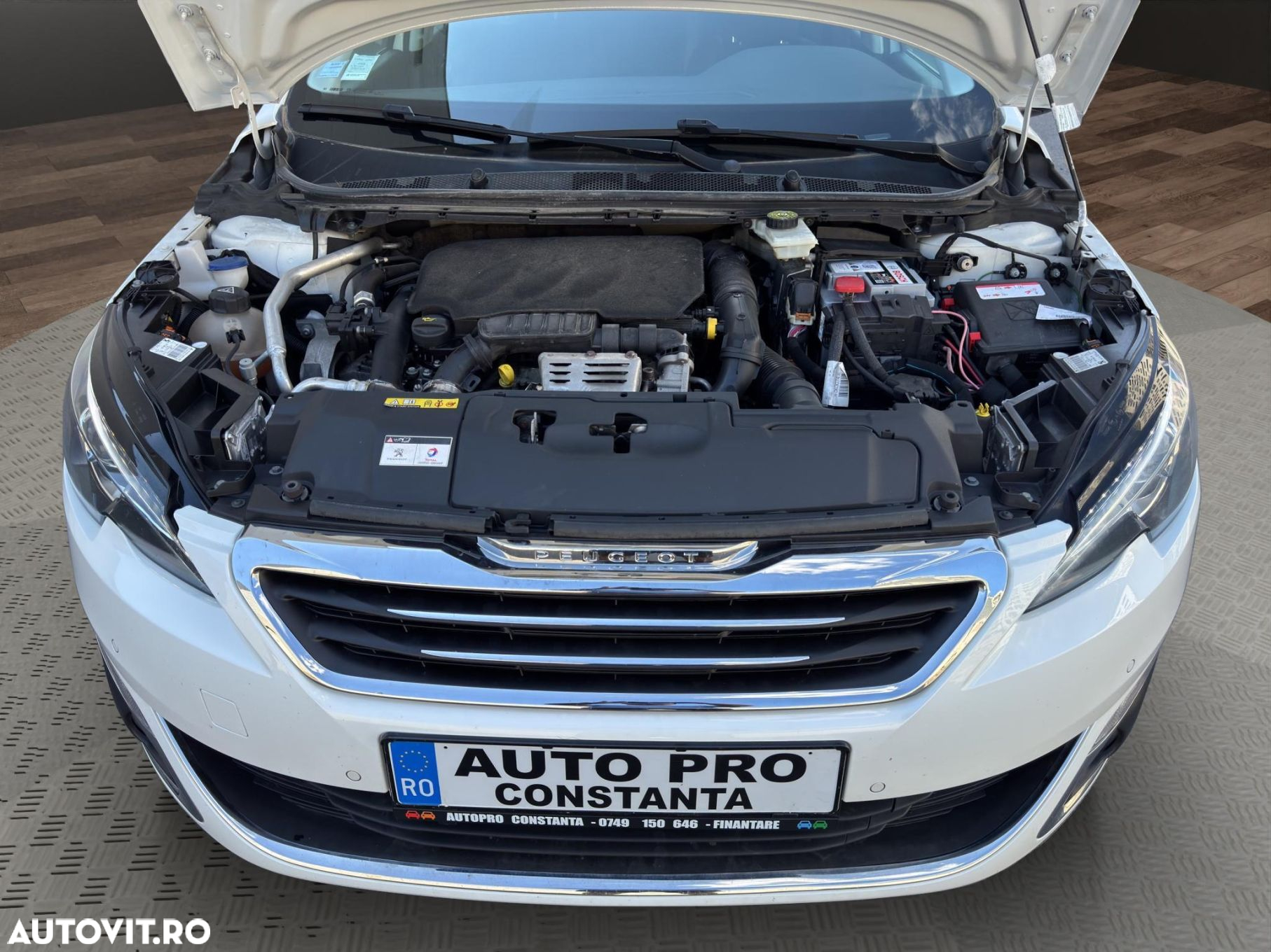 Peugeot 308 1.2 L PureTech Turbo Allure Aut. - 13