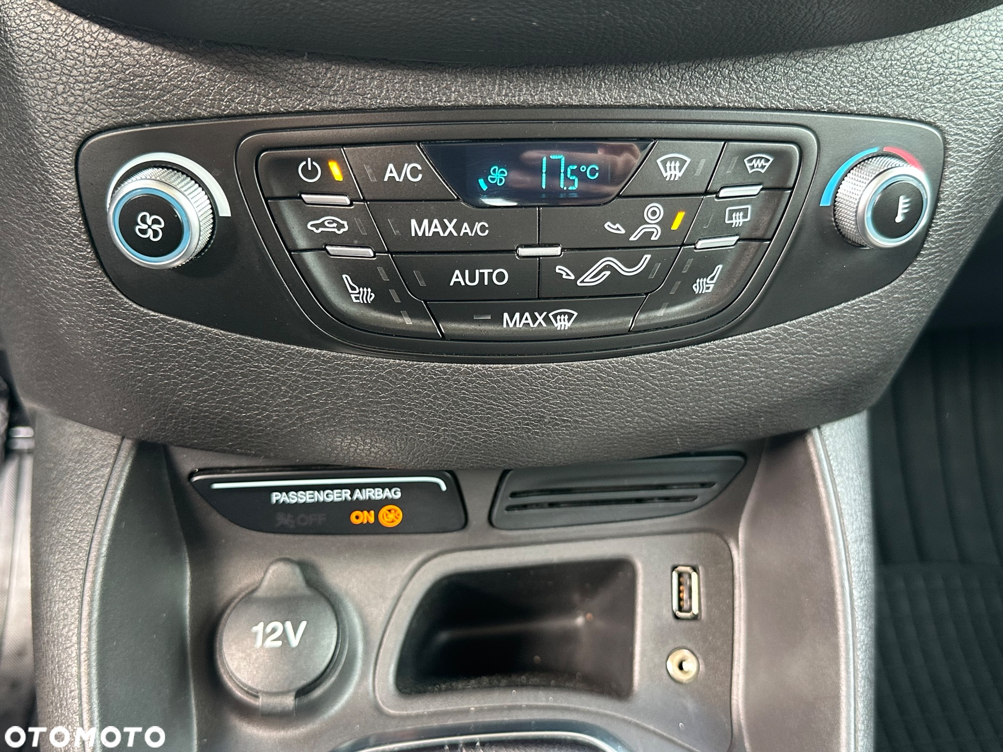 Ford Tourneo Courier 1.0 EcoBoost Titanium - 39