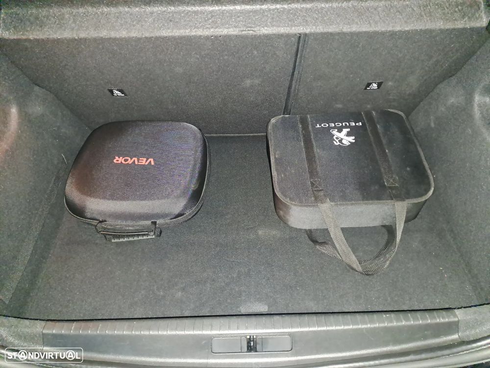 Peugeot e-208 - 11