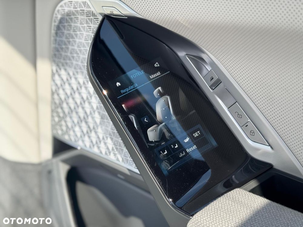 BMW Seria 7 M760e xDrive - 15