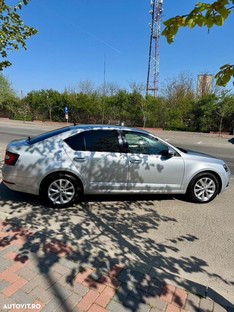 Skoda Octavia 1.6 TDI DSG Style - 5