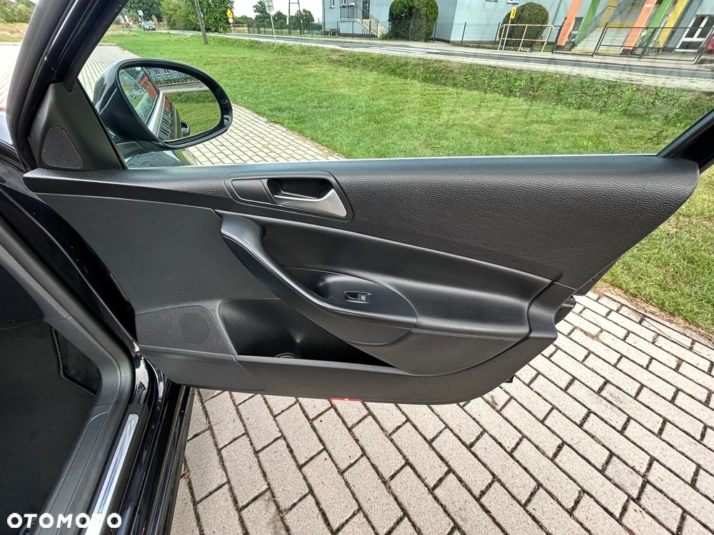Volkswagen Passat Variant 2.0 TDI DPF R-Line Edition Plus - 21