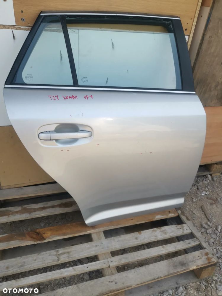 DRZWI PRAWY TYŁ PRAWE TYLNE TOYOTA AVENSIS T27 KOMBII 1F3