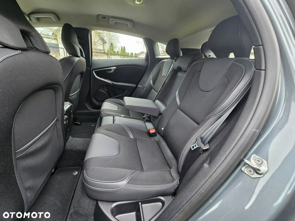 Volvo V40 D2 Momentum - 19