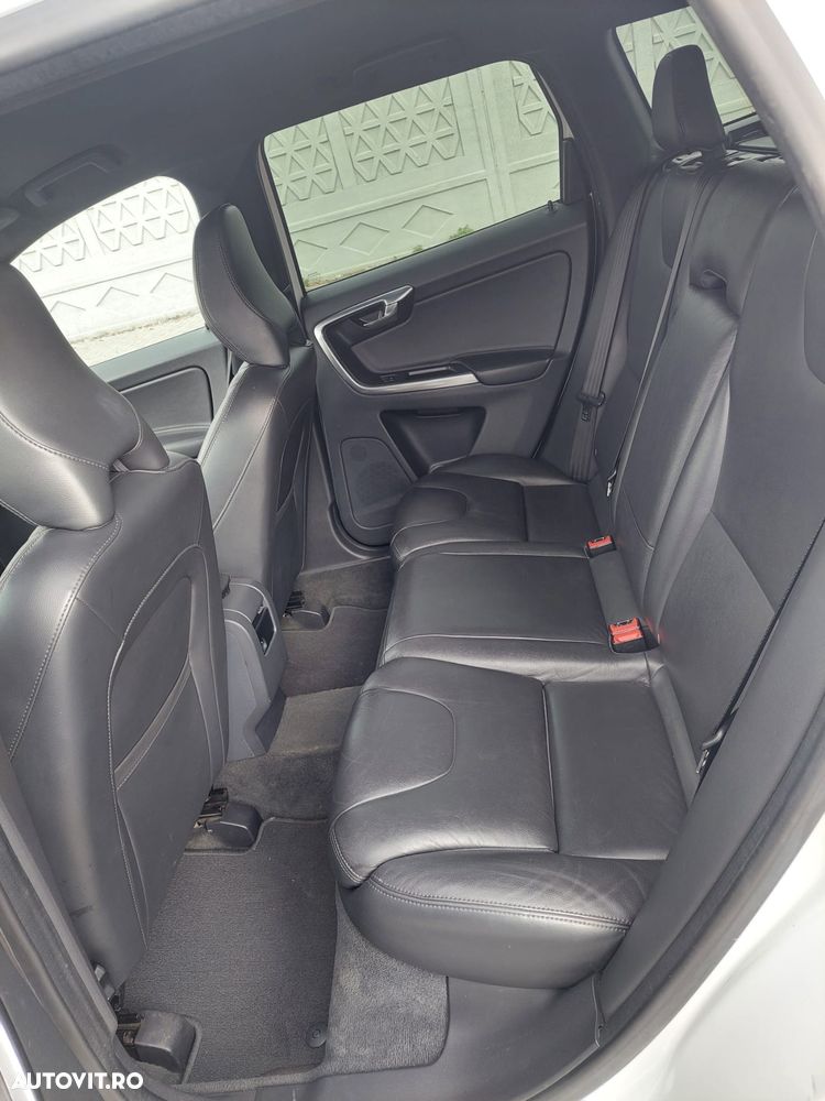 Volvo XC 60 D5AWD Momentum - 8