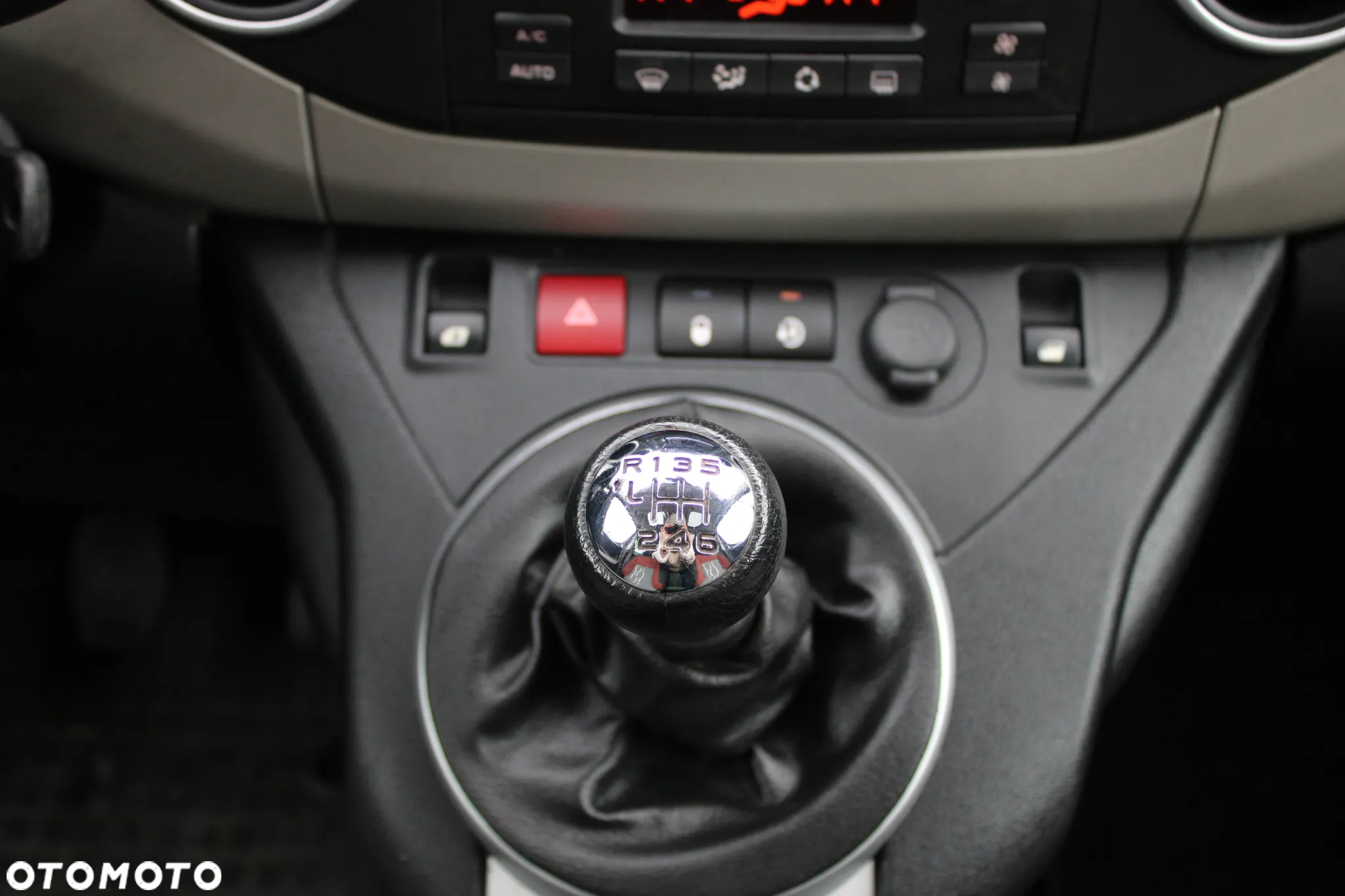 Peugeot Partner 1.6 BlueHDi Outdoor S&S - 26