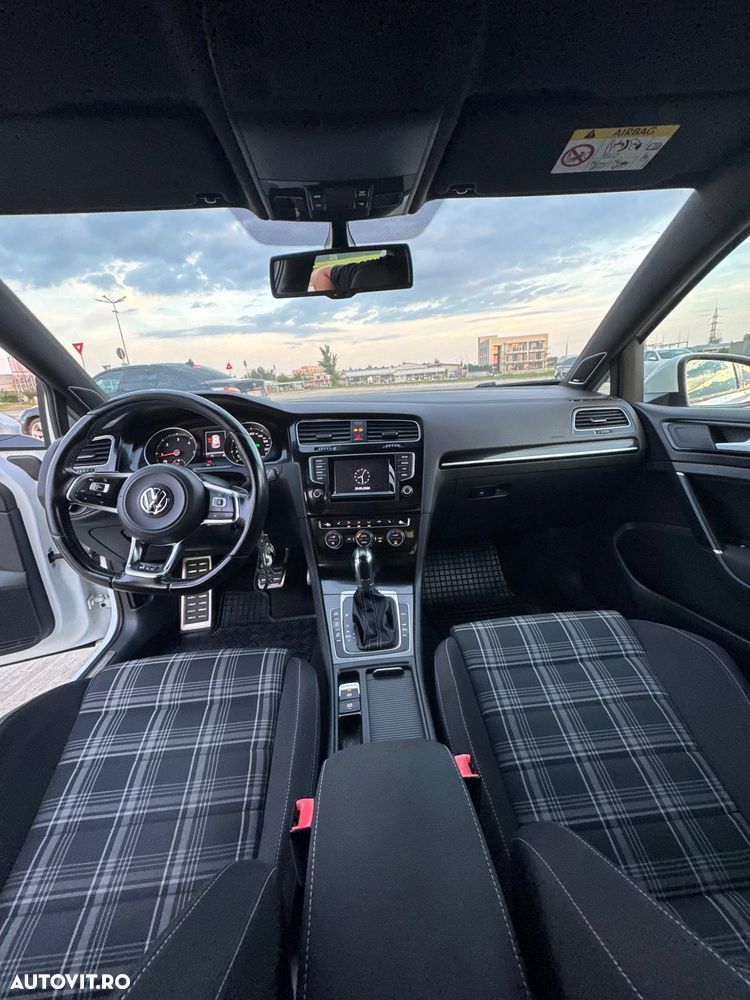 Volkswagen Golf - 12