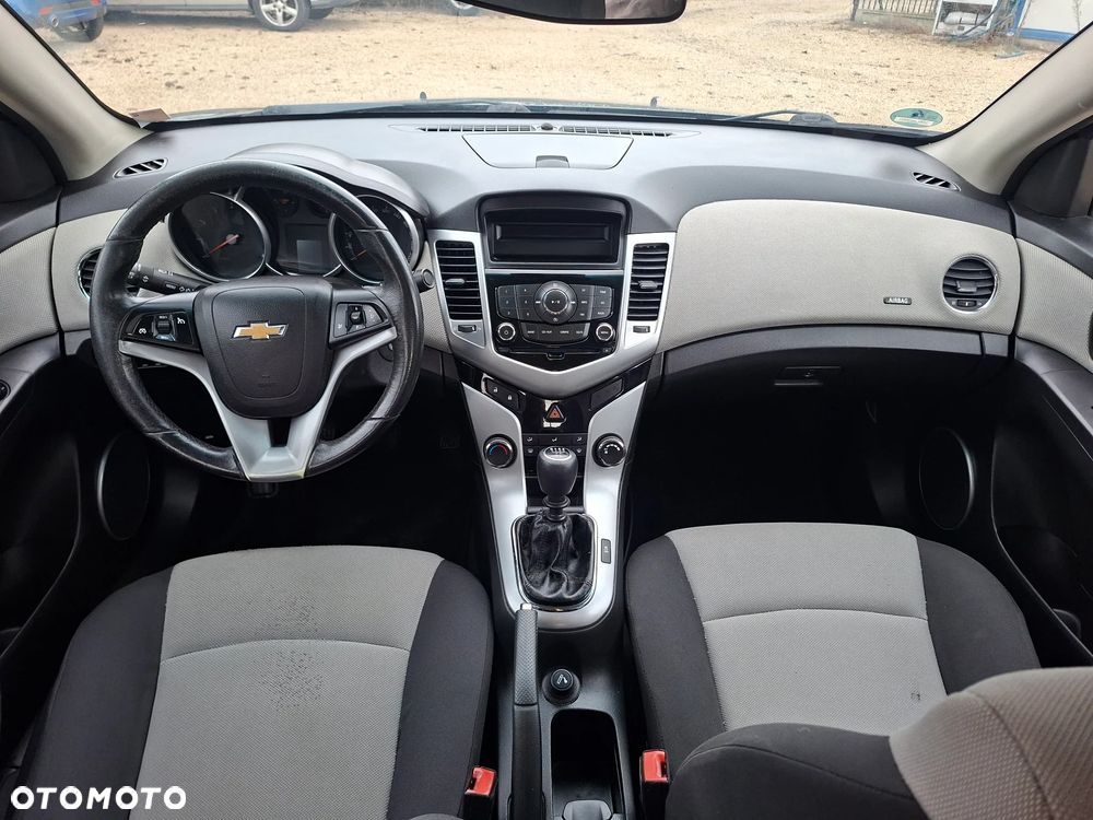 Chevrolet Cruze 1.6 LS - 2