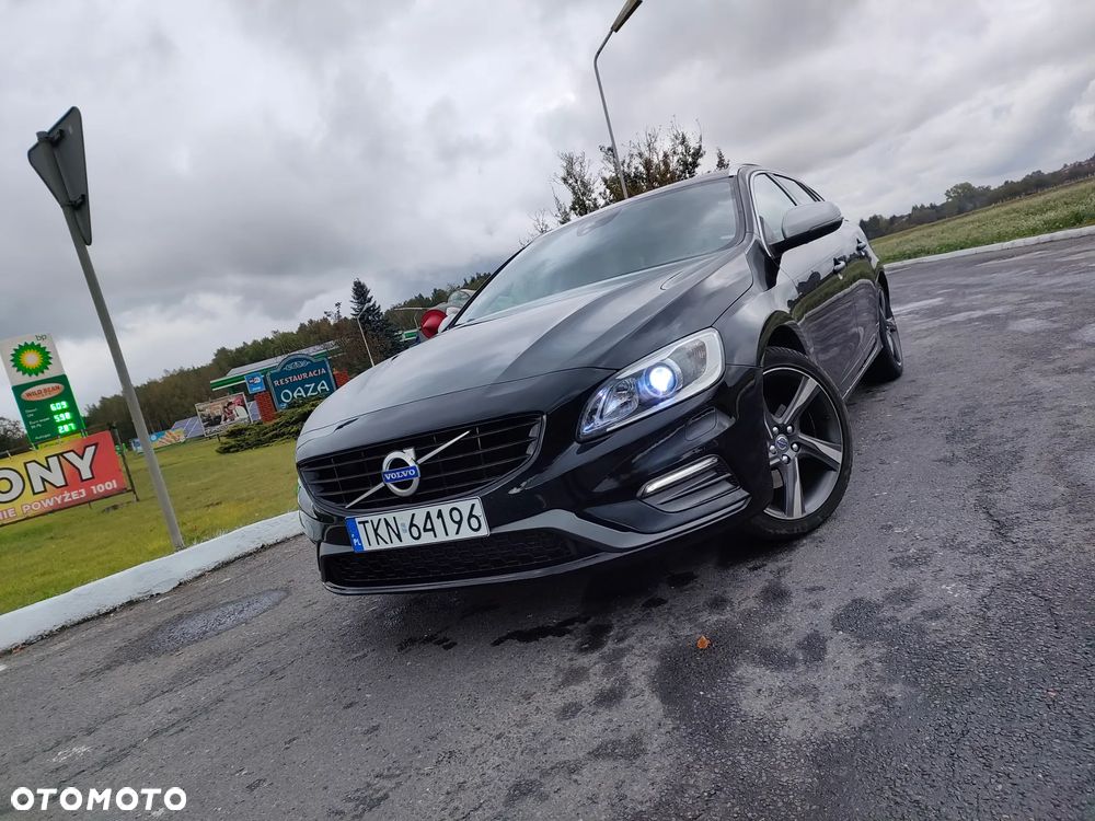 Volvo V60 D3 R-Design - 1