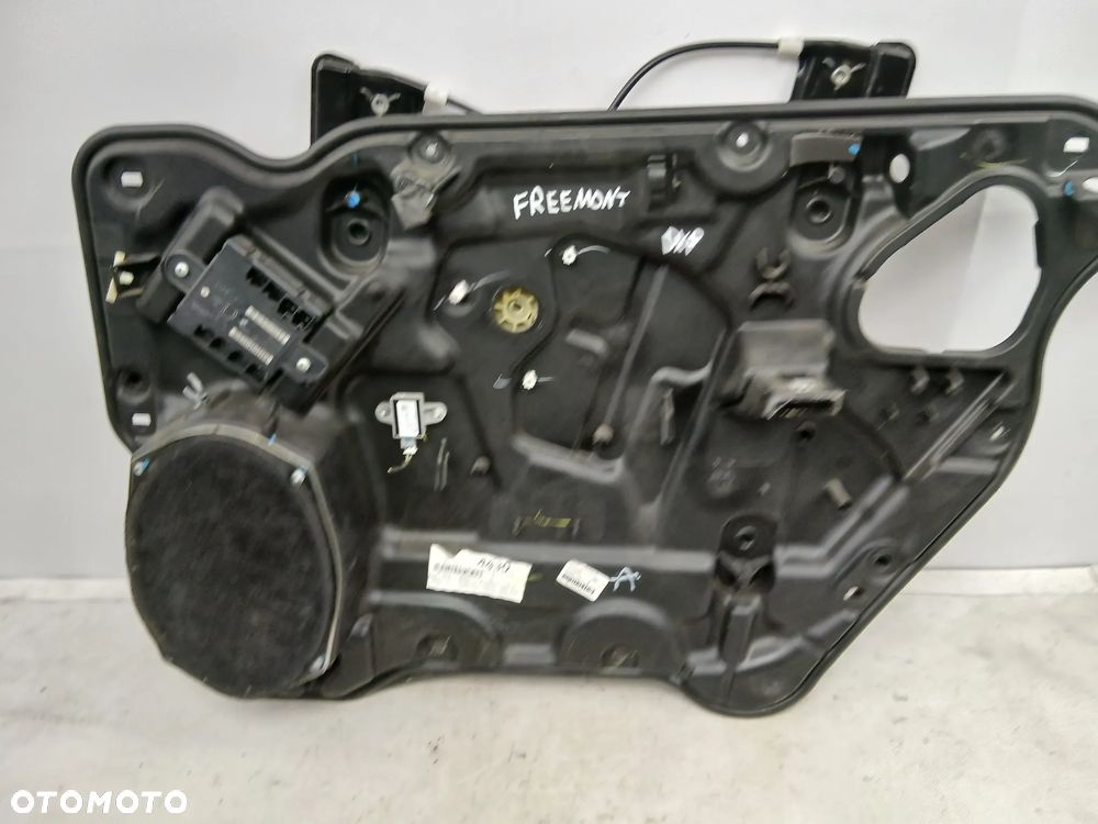 Podnośnik szyby przód przedni prawy Fiat Freemont - 1