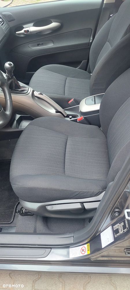 Toyota Auris 1.4 D-4D - 19