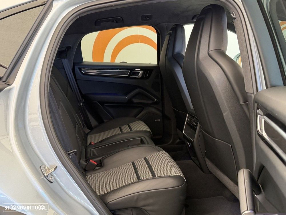Porsche Cayenne Coupé E-Hybrid - 12