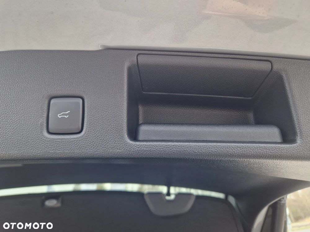 Ford Kuga 2.5 FHEV AWD ST-Line X eCVT - 19