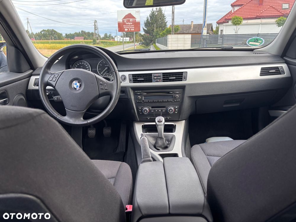 BMW Seria 3 318i - 12