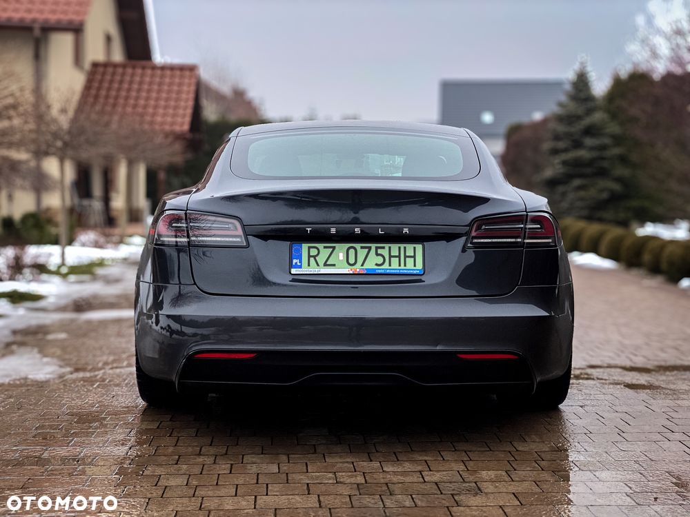 Tesla Model S - 35