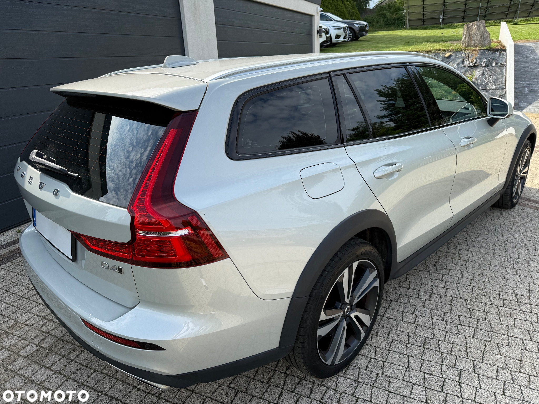 Volvo V60 Cross Country D4 AWD Geartronic Pro - 24