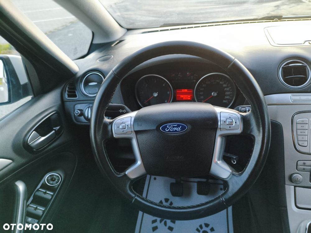 Ford S-Max 2.0 TDCi DPF Titanium - 32