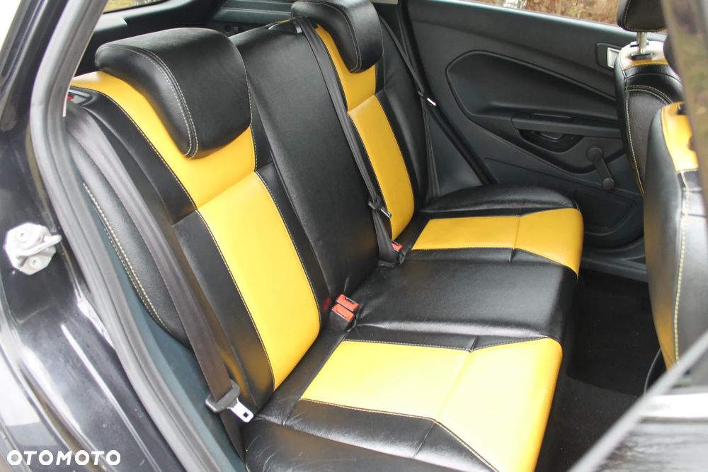Ford Fiesta 1.6 TDCi DPF Titanium - 13