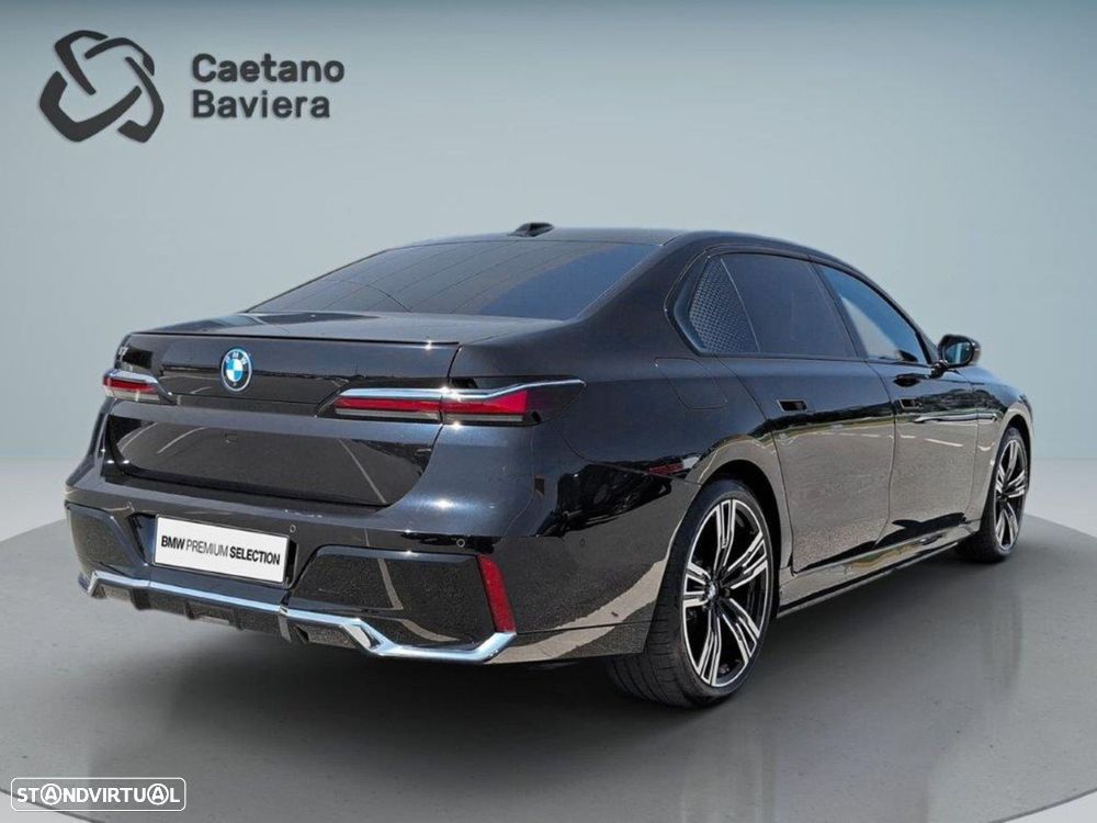BMW i7 xDrive60 Pack Desportivo M - 8