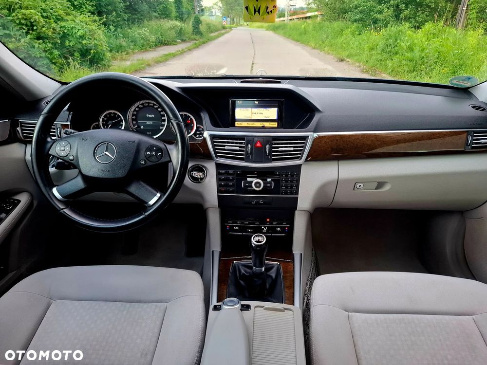 Mercedes-Benz Klasa E 220 CDI DPF BlueEFFICIENCY Elegance - 17