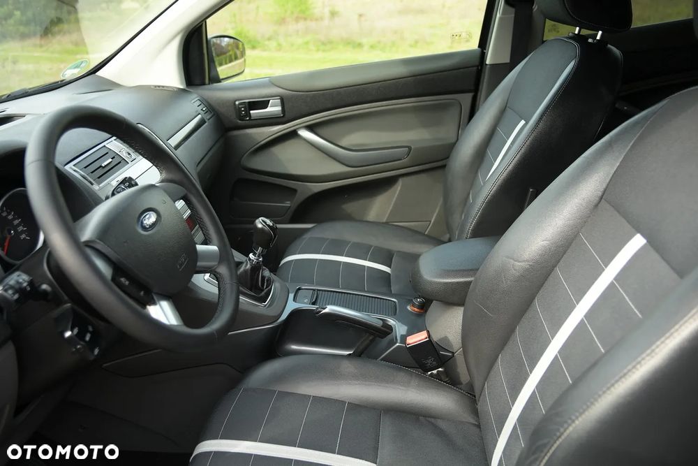 Ford Kuga - 26