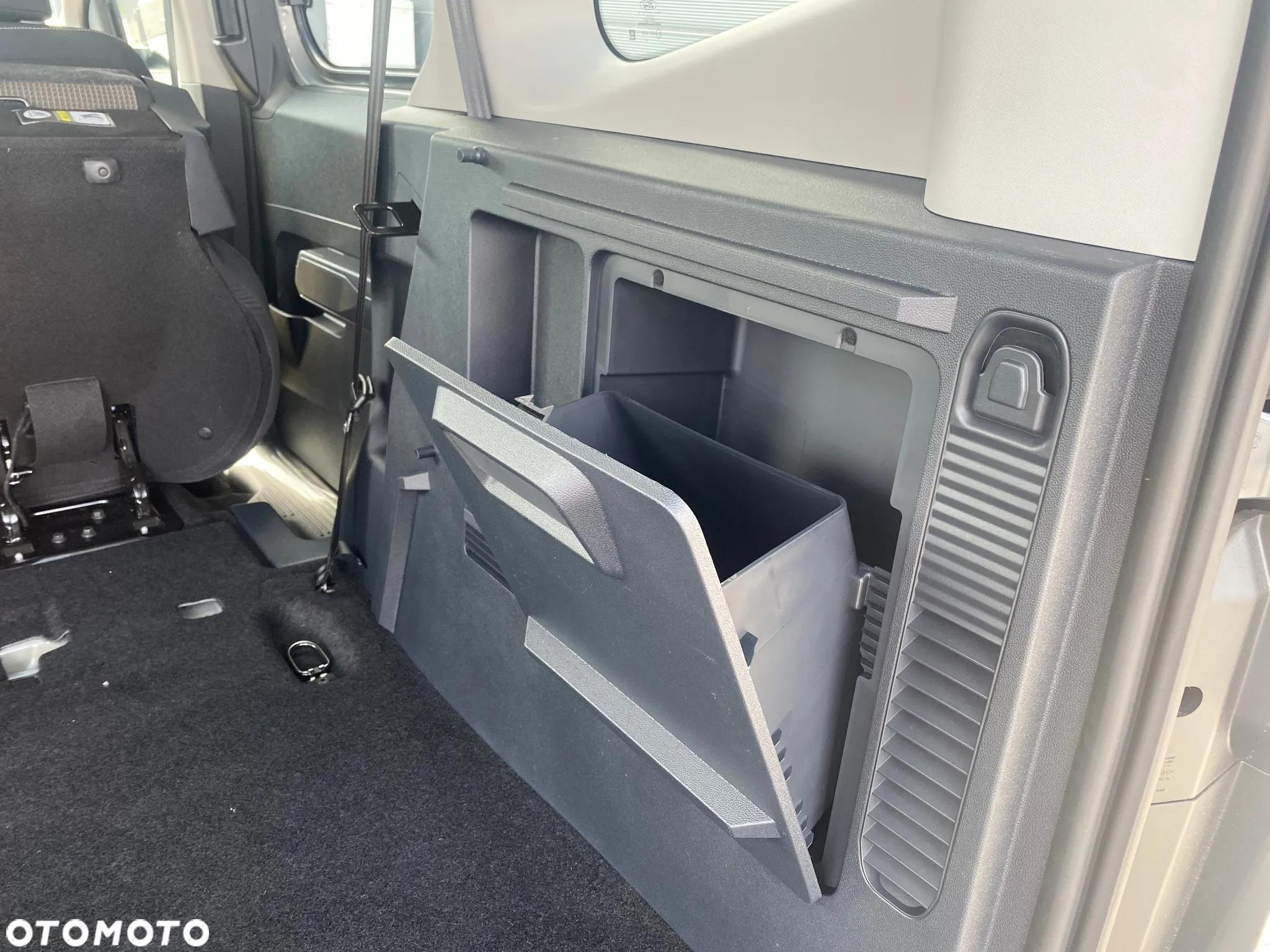 Ford Tourneo Courier 1.0 EcoBoost Trend - 25